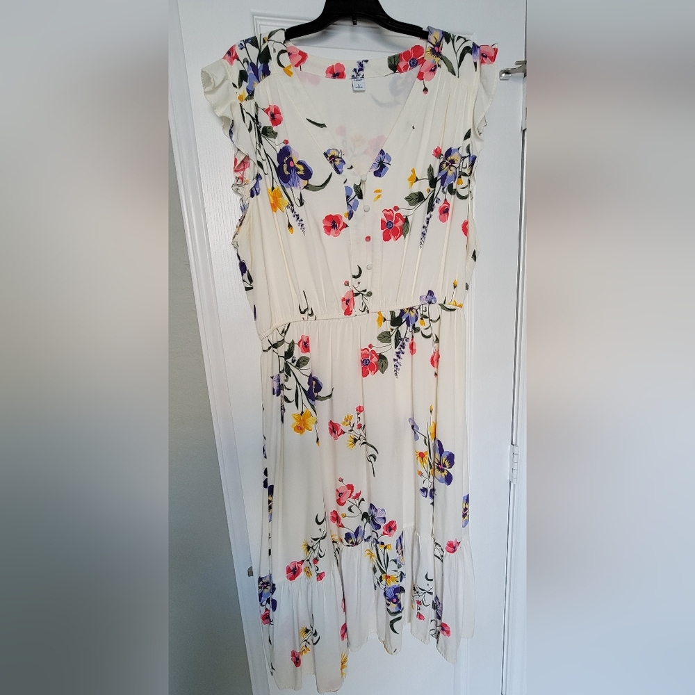 EUC - XL Old Navy floral print dress with ruffle sleeve and button down detail